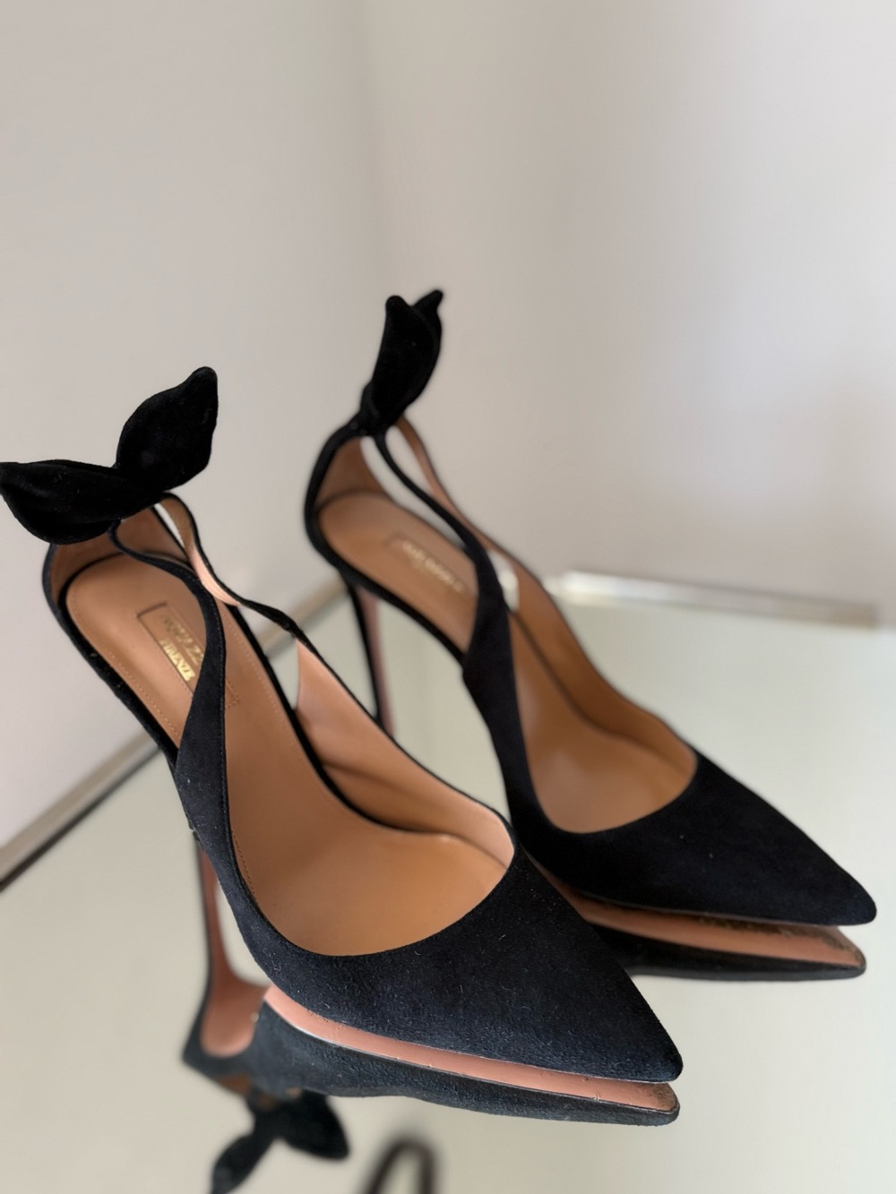 Like New AQUAZZURA Deneuve Bow Tie 105 suede pumps 40 $980 - Picture 9 of 13